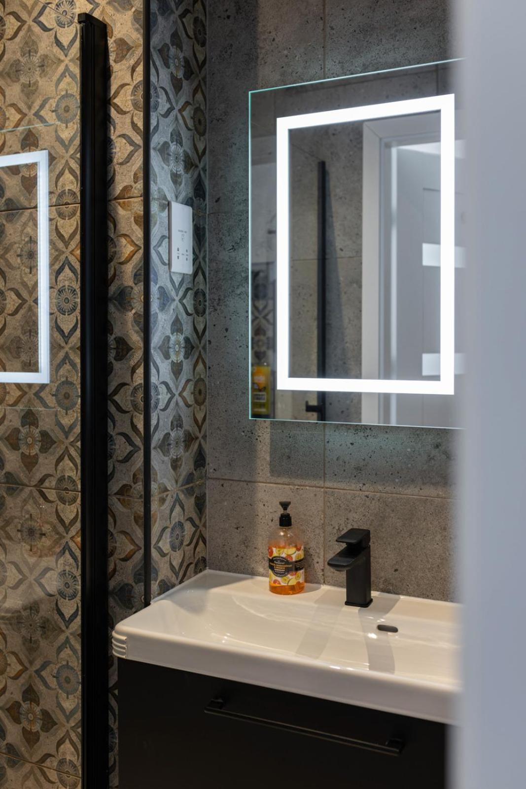 Flatzy - 16 Guests 4 En-Suite Central Apartment A 리버풀 외부 사진